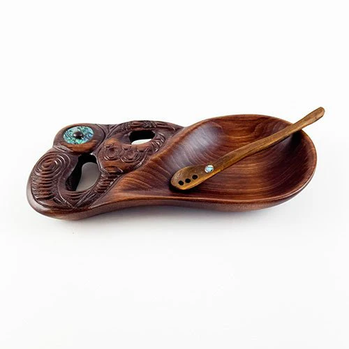 Beautiful Maori Wooden Bowl with Manaia Head - Image 4