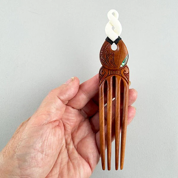 Bone and Wood Maori Heru Comb with Pikorua - Image 2