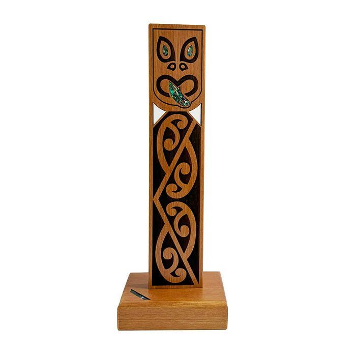 Contemporary Maori Tekoteko Trophy - Image 2