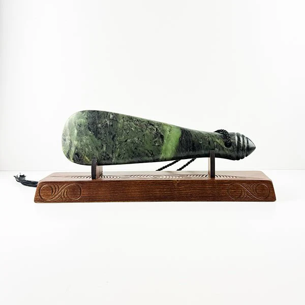 Beautiful Full Size 34.5cm Ngai Tahu Greenstone Mere - Image 3