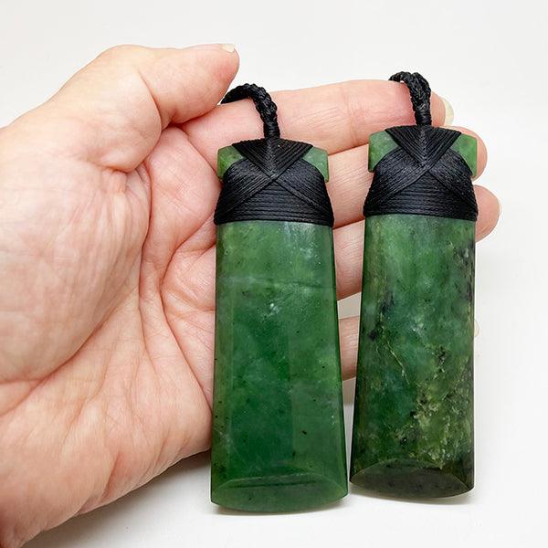 Large 9cm Genuine NZ Greenstone Maori Toki Necklace - Image 2