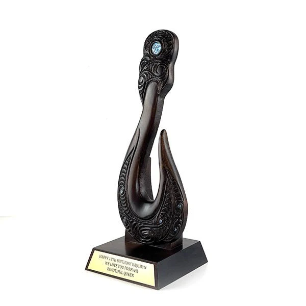 40cm Tall Maori Fish Hook Trophy - Image 8