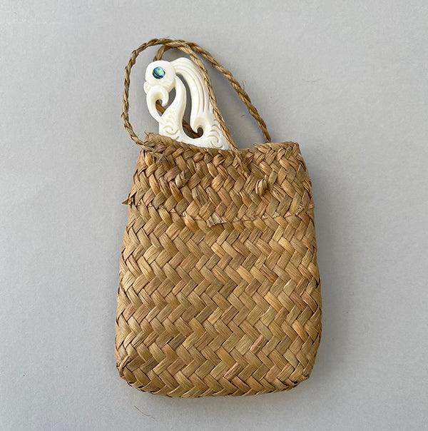 Large Maori Manaia Heru Comb - Image 3