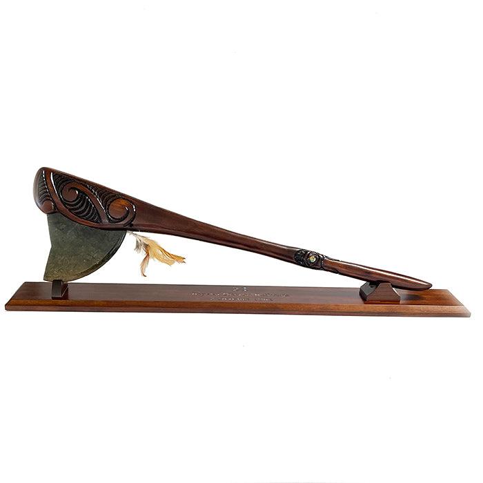 Large Maori Tewhatewha on Stand with Greenstone Blade - Image 5