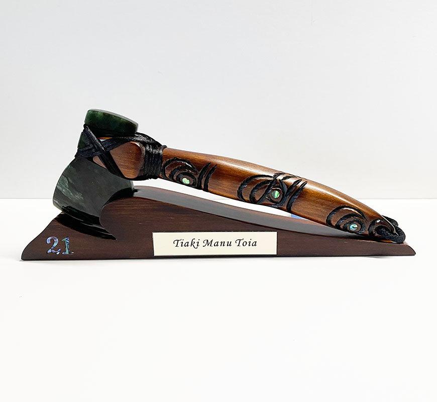 MÄori Axe Toki Kaka Poto with Greenstone Head - Image 11