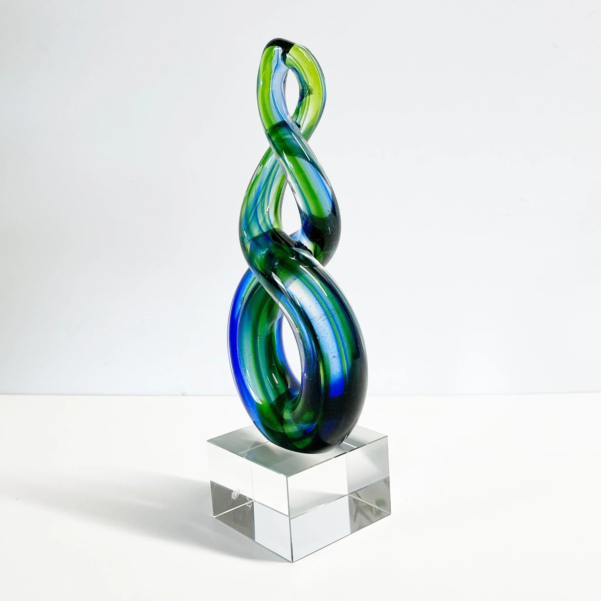 Maori Glass Double Twist Pikorua Trophy Ornament - Image 2