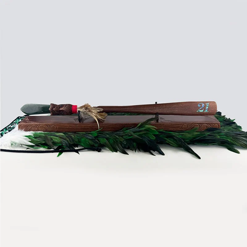 Maori Korowai to Cover Taiaha on Stand - Image 2