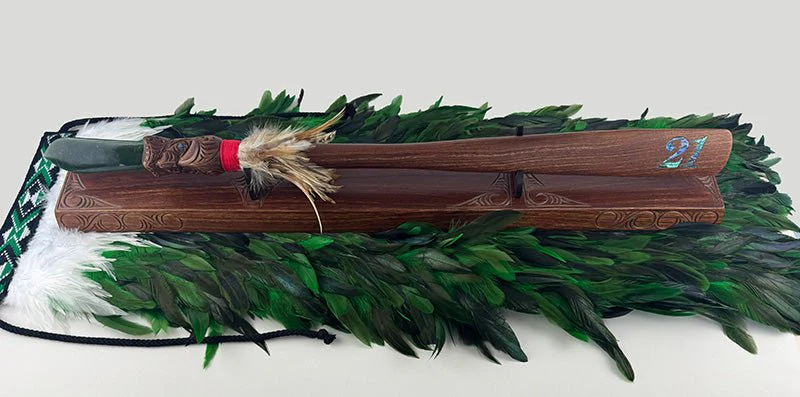 Maori Korowai to Cover Taiaha on Stand - Image 3