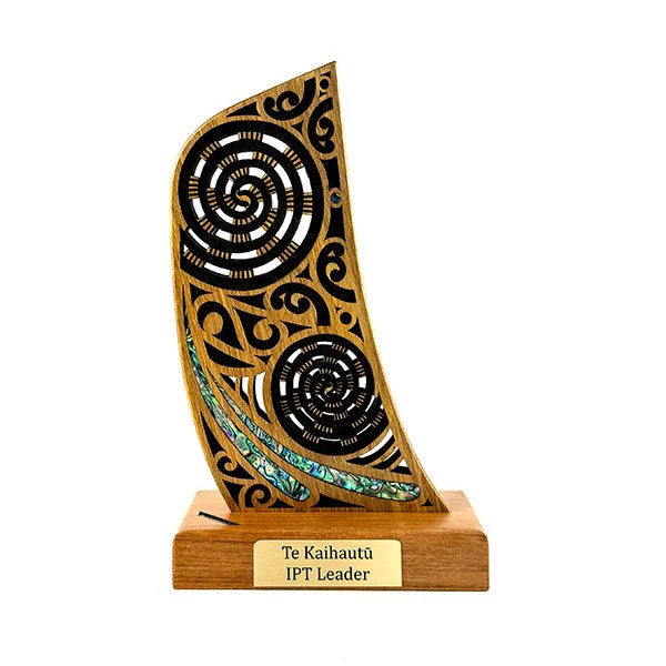 Maori Waka Canoe Stern Leadership Trophy - Image 19