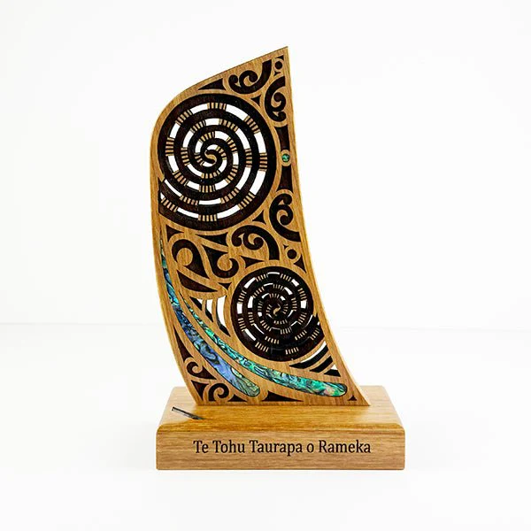 Maori Waka Canoe Stern Leadership Trophy - Image 5
