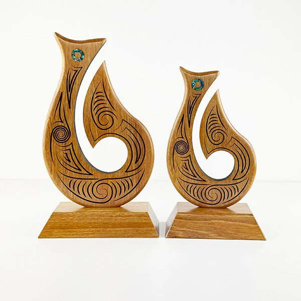 Matau Fish Hook Maori Wood Carving Pacific Rimu Trophy - Image 2