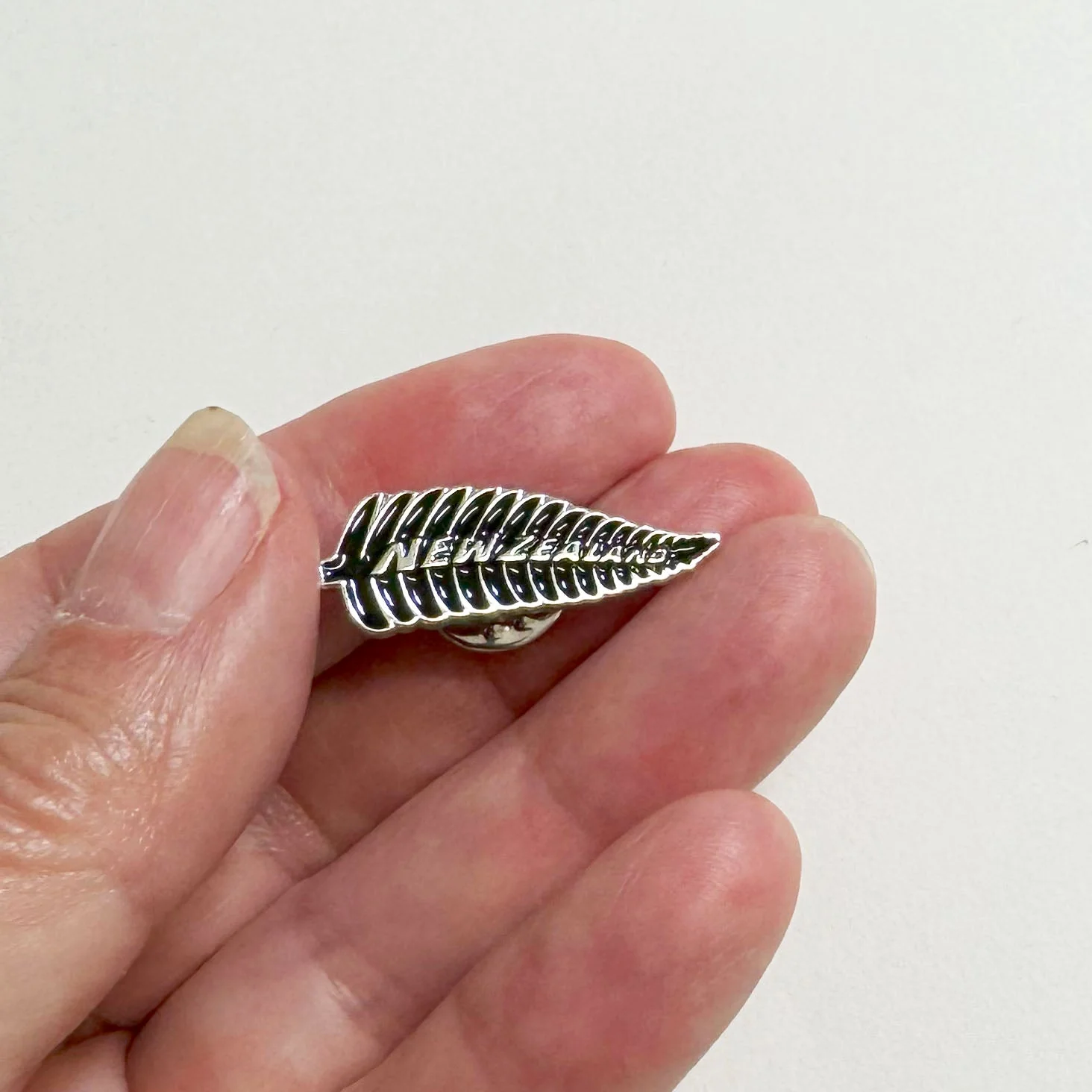 New Zealand Silver Fern Pinback Badge - Image 3