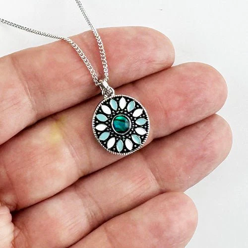 Pretty NZ Paua Shell Daisy Necklace - Image 2