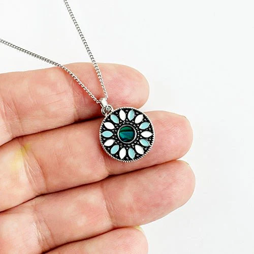 Pretty NZ Paua Shell Daisy Necklace - Image 3