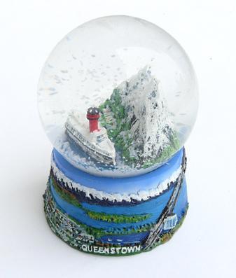 Queenstown NZ Snow Globe - Image 2