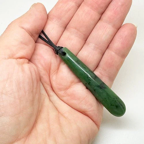 Simple Elegant Ngai Tahu Greenstone Drop Necklace - Image 2