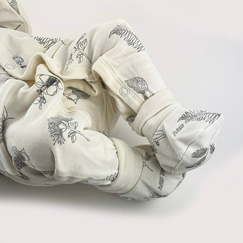 Souvenir Newborn Baby Romper Set Blanket and Kiwi Toy Gift Box - Image 9
