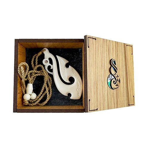 Square Rimu Maori Love Twist Jewellery Box - Image 4