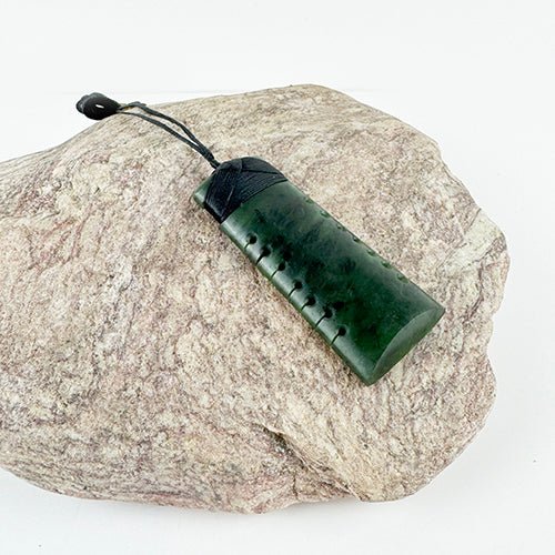 Stunning Genuine NZ Greenstone Toki Necklace with Notching - Image 4